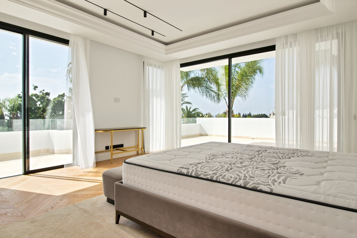 Se vende Villa - Chalet de 6 dormitorios en Costa Del Sol, Málaga, España