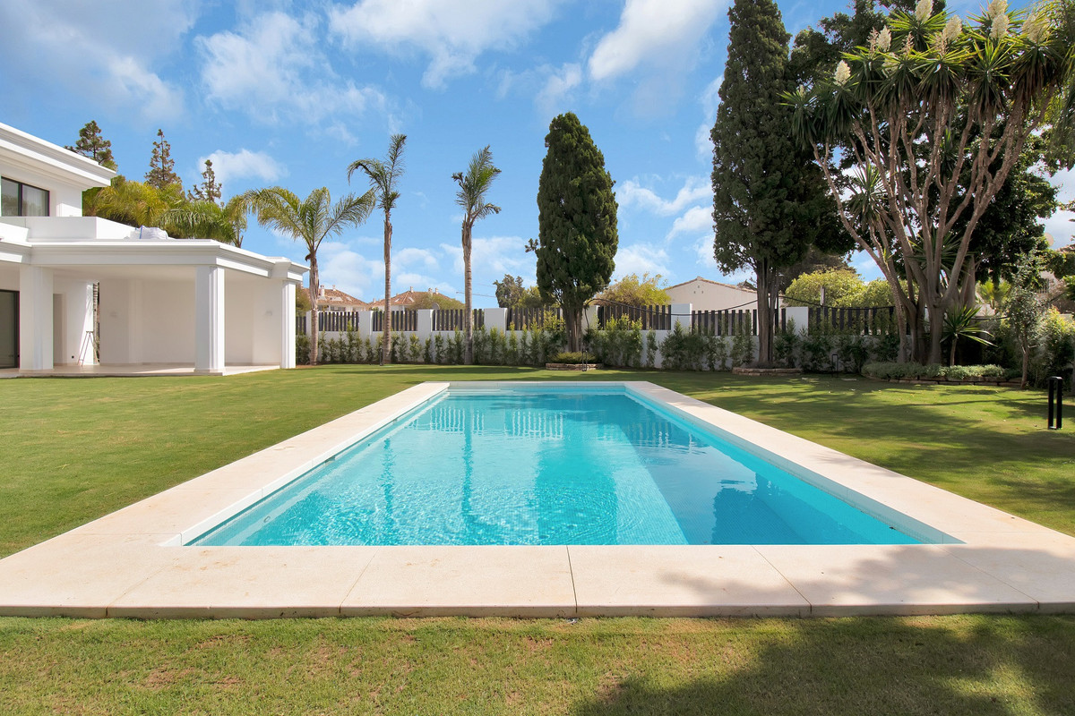 Se vende Villa - Chalet de 6 dormitorios en Costa Del Sol, Málaga, España