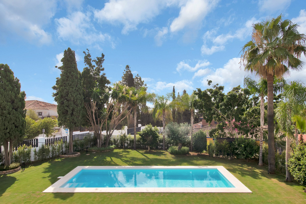 Se vende Villa - Chalet de 6 dormitorios en Costa Del Sol, Málaga, España