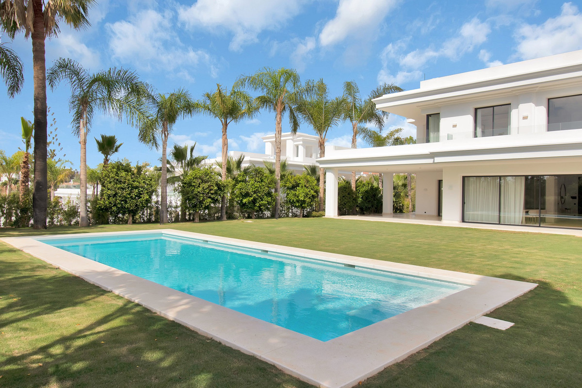 Se vende Villa - Chalet de 6 dormitorios en Costa Del Sol, Málaga, España