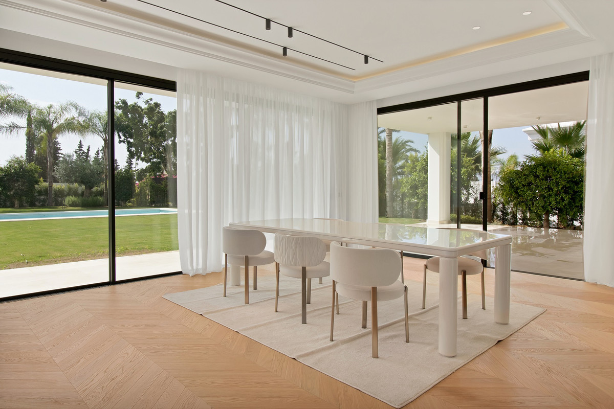 Se vende Villa - Chalet de 6 dormitorios en Costa Del Sol, Málaga, España