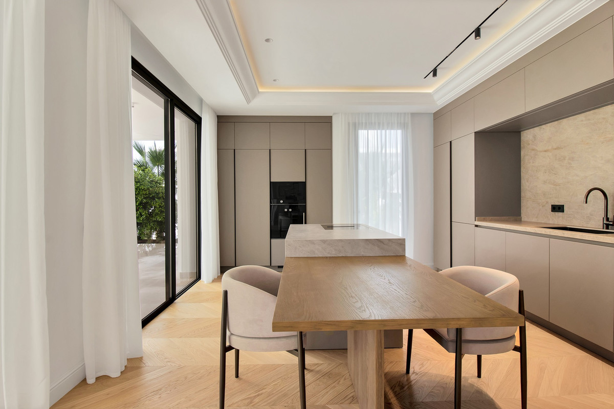 Se vende Villa - Chalet de 6 dormitorios en Costa Del Sol, Málaga, España