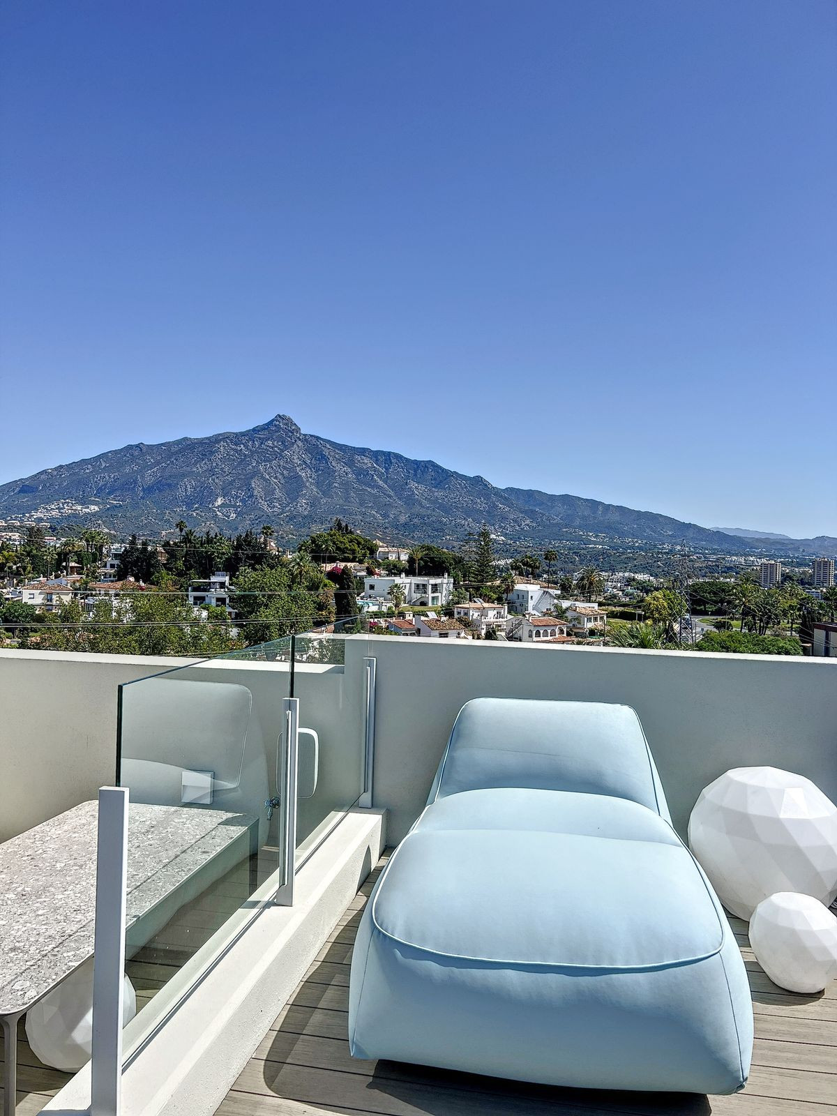 4 Bed Townhouse for sale in Nueva Andalucía Costa Del Sol, Málaga, Spain