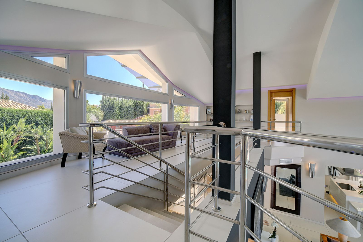Se vende Villa - Chalet de 5 dormitorios en Costa Del Sol, Málaga, España