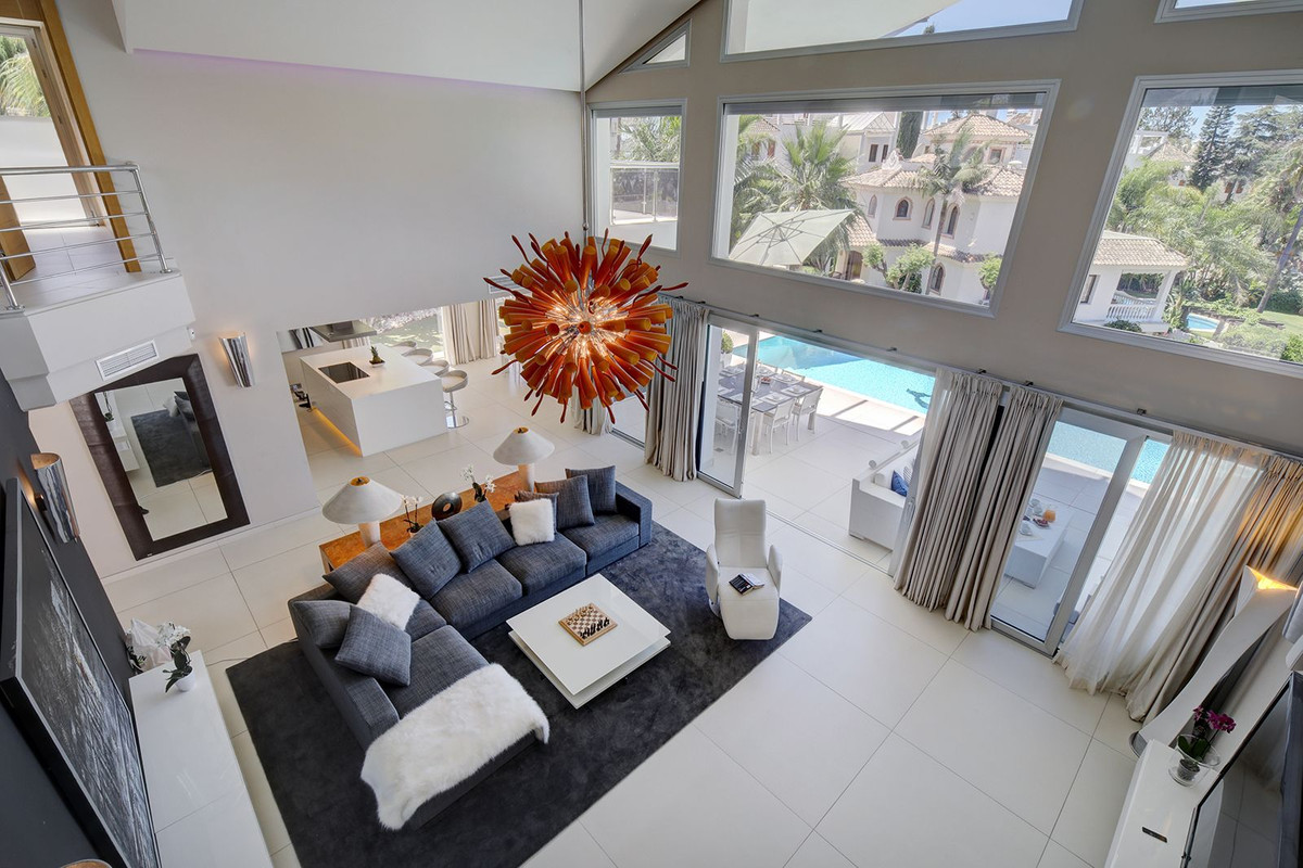 Se vende Villa - Chalet de 5 dormitorios en Costa Del Sol, Málaga, España