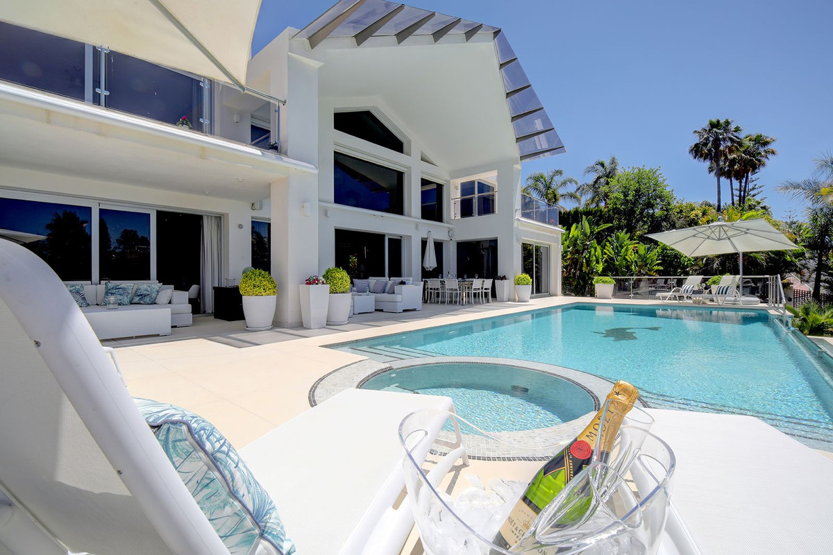 Se vende Villa - Chalet de 5 dormitorios en Costa Del Sol, Málaga, España