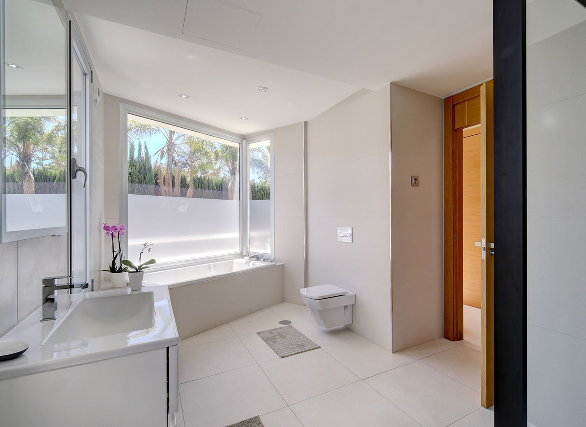 Se vende Villa - Chalet de 5 dormitorios en Costa Del Sol, Málaga, España