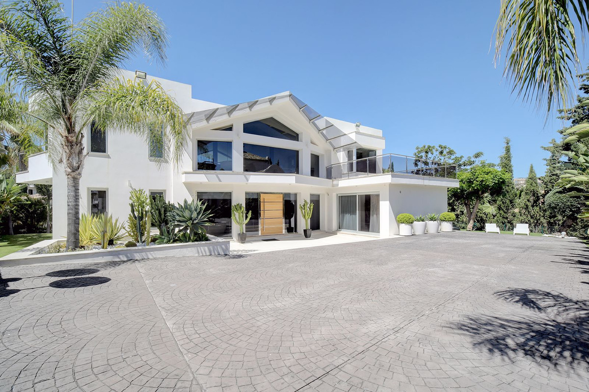 Se vende Villa - Chalet de 5 dormitorios en Costa Del Sol, Málaga, España