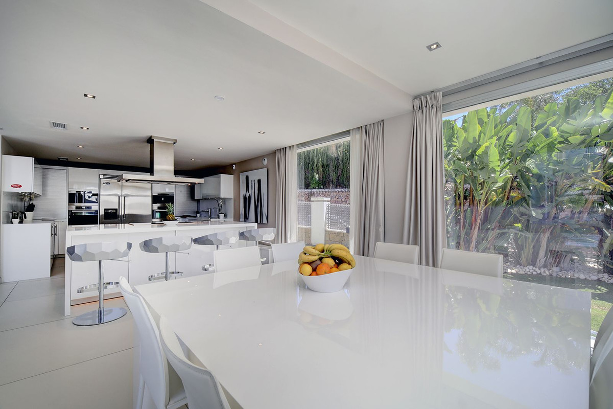 Se vende Villa - Chalet de 5 dormitorios en Costa Del Sol, Málaga, España