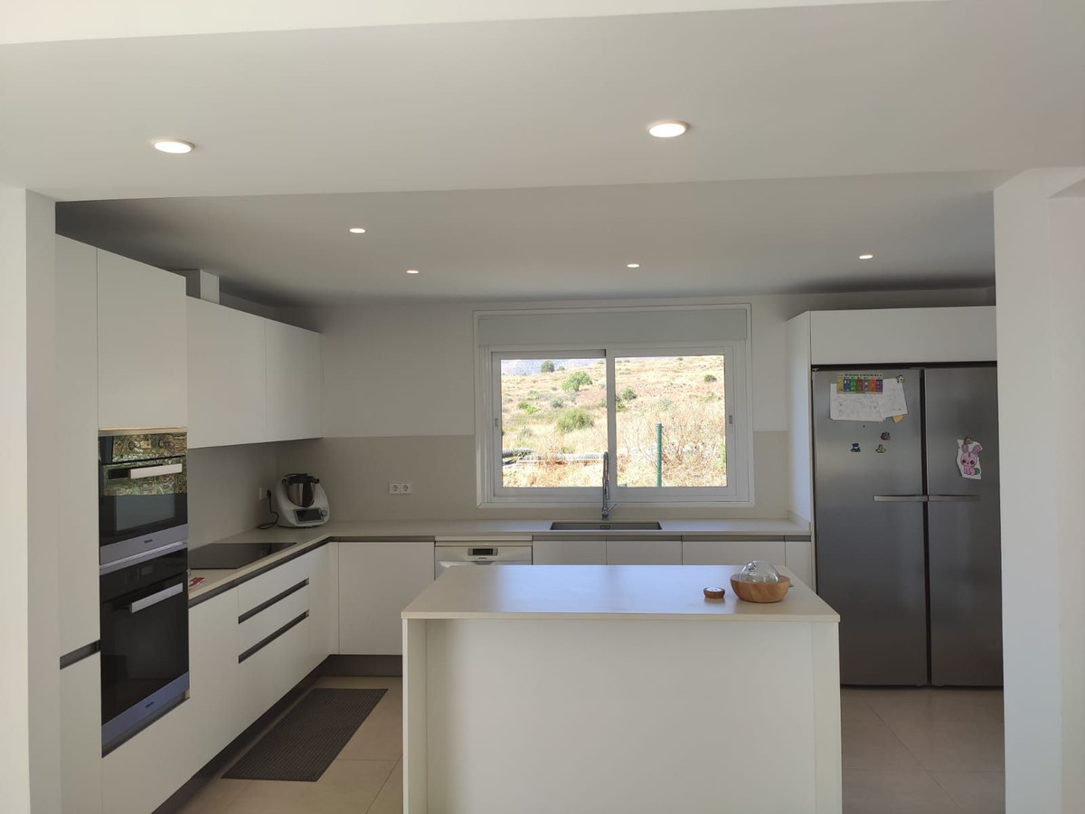 4 Bed Townhouse for sale in Estepona Costa Del Sol, Málaga, Spain