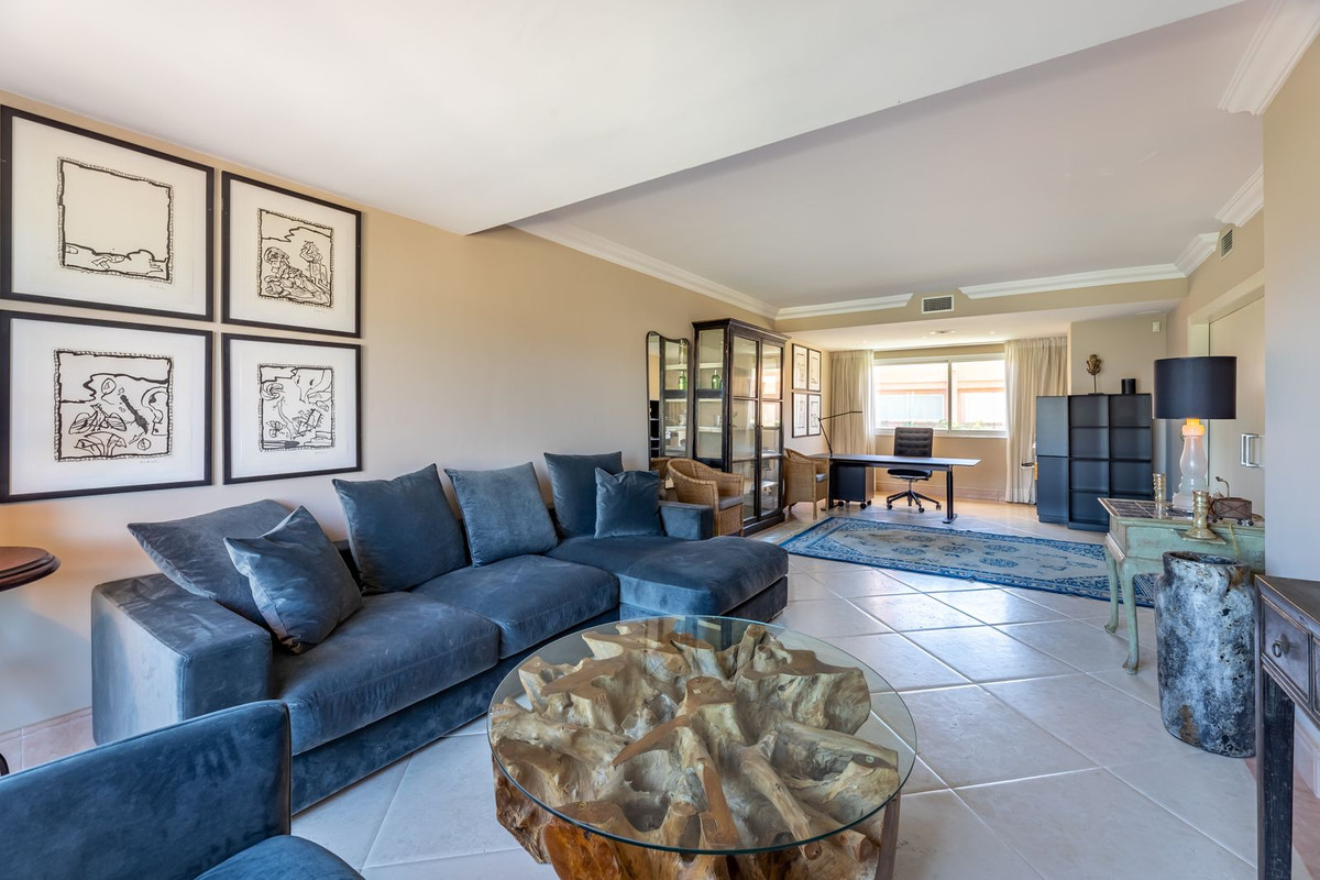 5 Bed Apartment for sale in Nueva Andalucía Costa Del Sol, Málaga, Spain