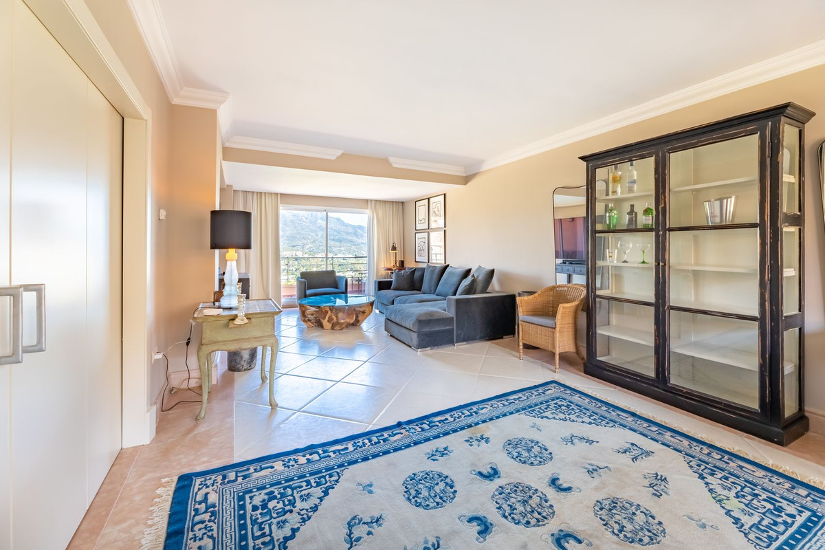 5 Bed Apartment for sale in Nueva Andalucía Costa Del Sol, Málaga, Spain