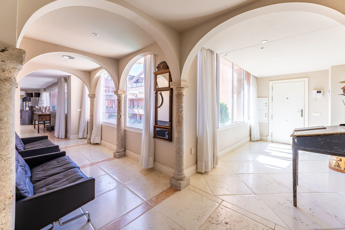 5 Bed Apartment for sale in Nueva Andalucía Costa Del Sol, Málaga, Spain