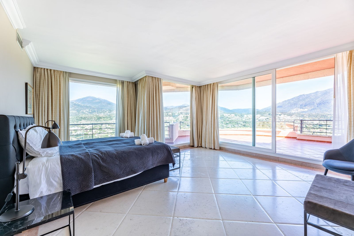 5 Bed Apartment for sale in Nueva Andalucía Costa Del Sol, Málaga, Spain