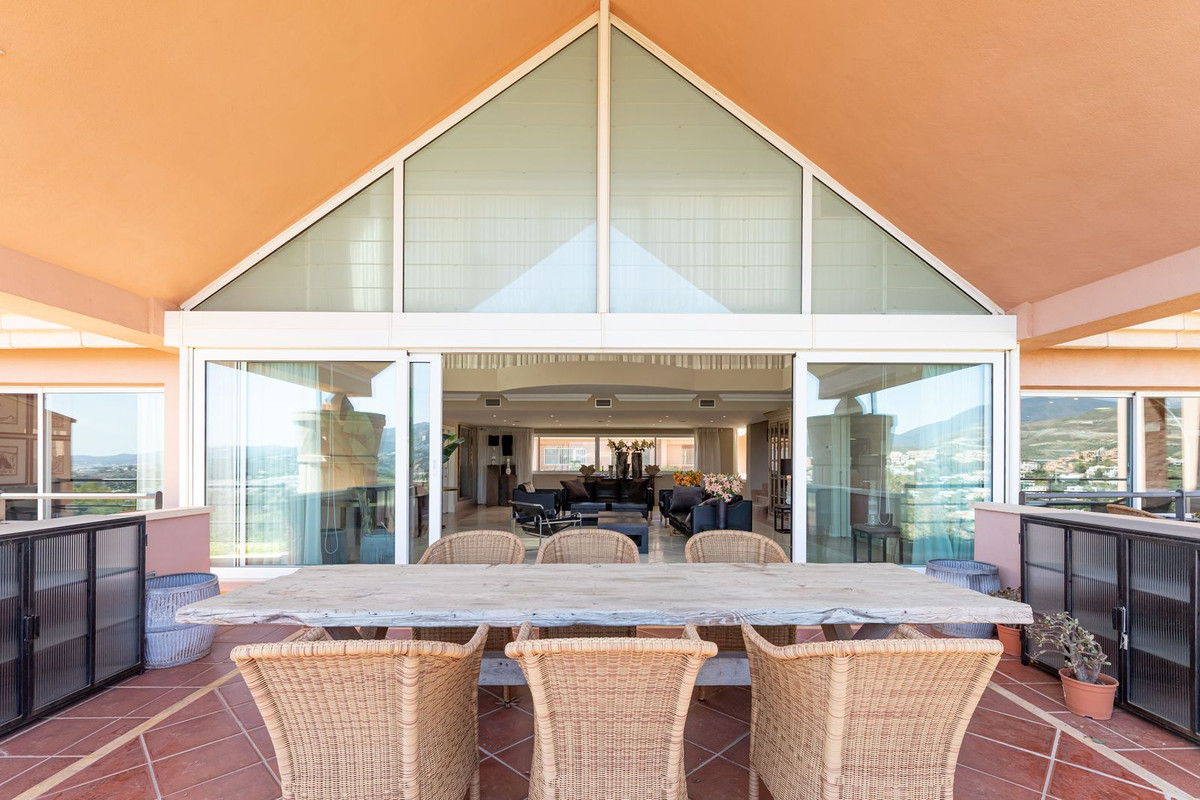 5 Bed Apartment for sale in Nueva Andalucía Costa Del Sol, Málaga, Spain