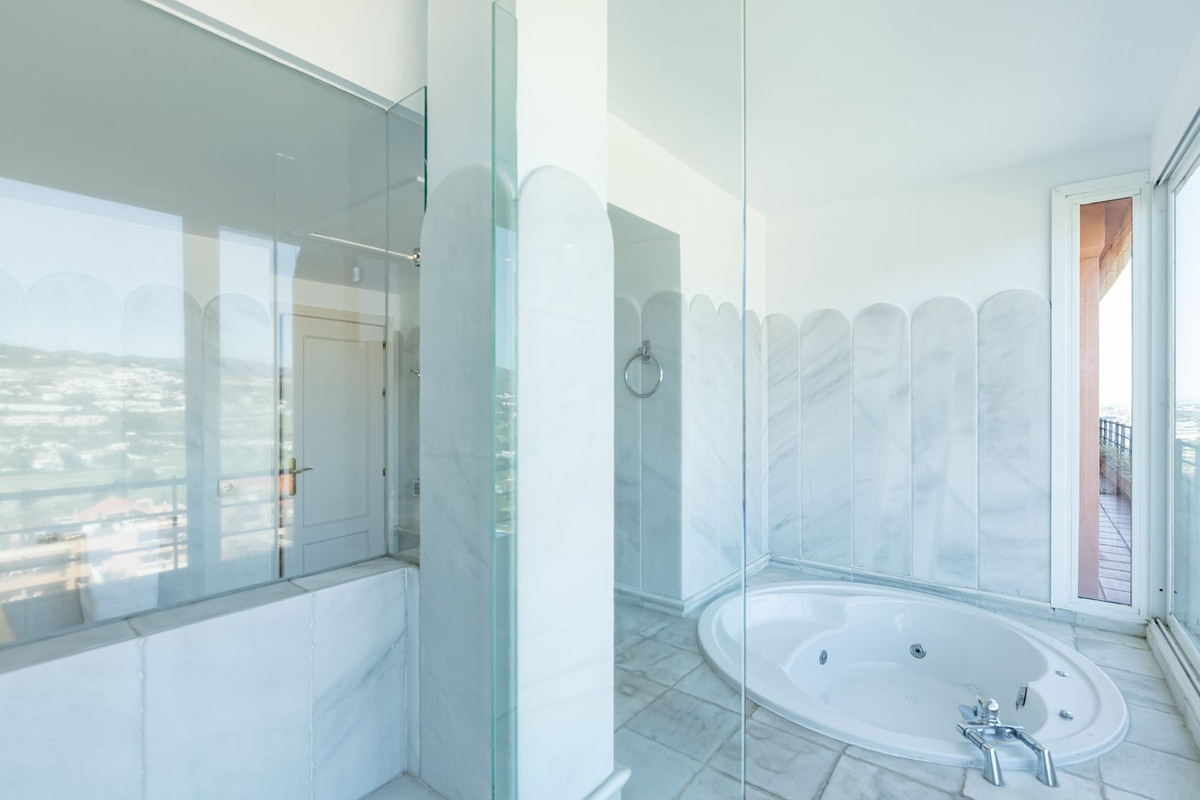5 Bed Apartment for sale in Nueva Andalucía Costa Del Sol, Málaga, Spain
