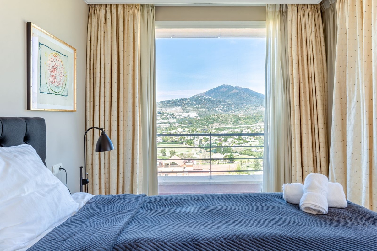 5 Bed Apartment for sale in Nueva Andalucía Costa Del Sol, Málaga, Spain