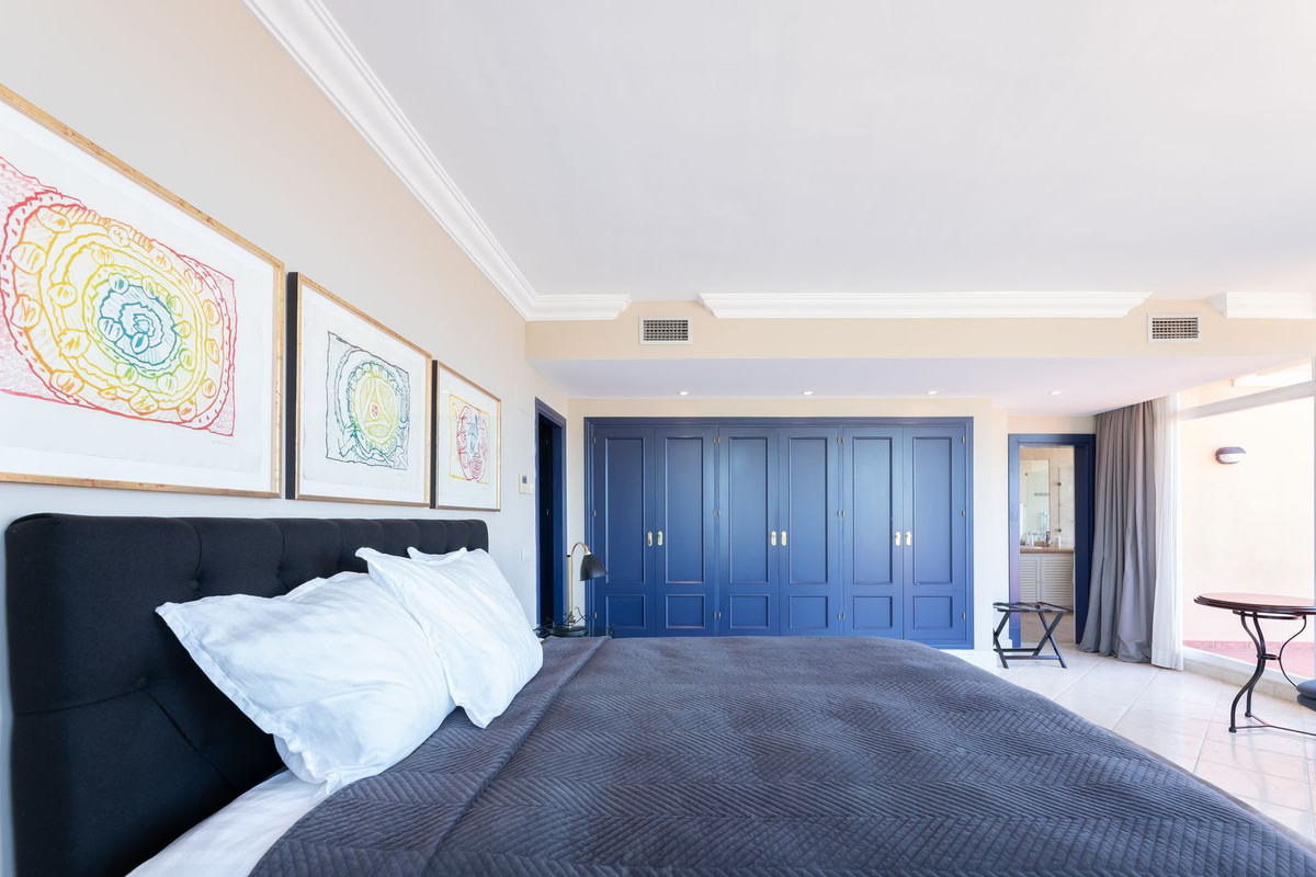 5 Bed Apartment for sale in Nueva Andalucía Costa Del Sol, Málaga, Spain