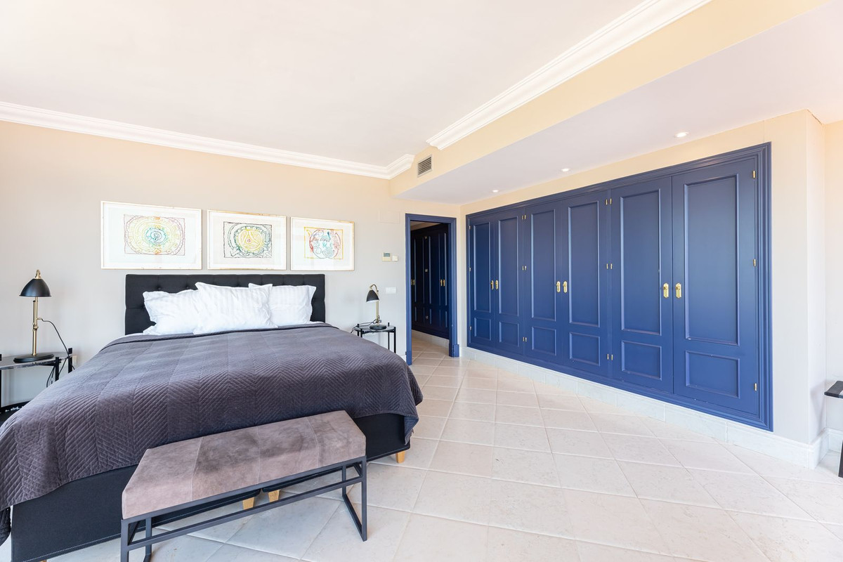 5 Bed Apartment for sale in Nueva Andalucía Costa Del Sol, Málaga, Spain