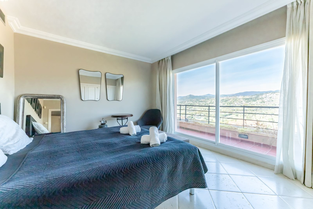 5 Bed Apartment for sale in Nueva Andalucía Costa Del Sol, Málaga, Spain