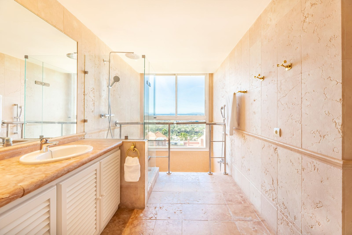 5 Bed Apartment for sale in Nueva Andalucía Costa Del Sol, Málaga, Spain
