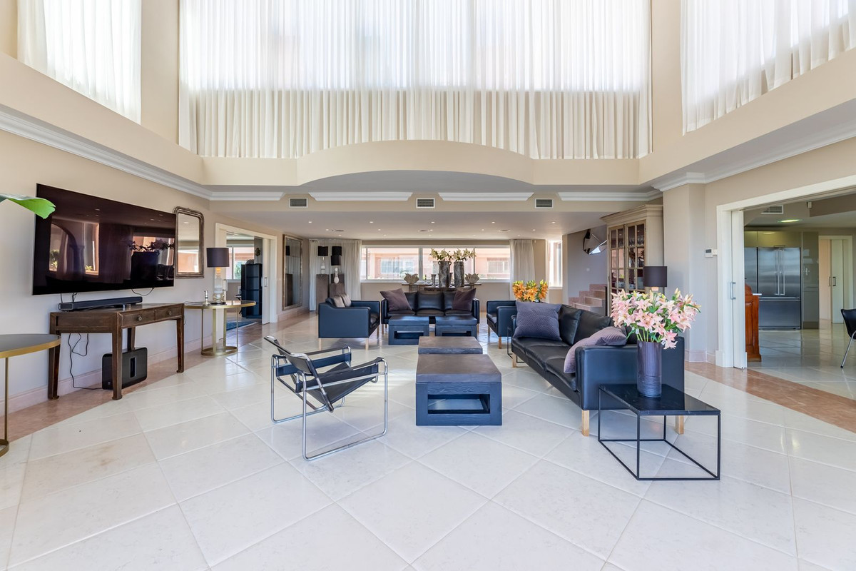 5 Bed Apartment for sale in Nueva Andalucía Costa Del Sol, Málaga, Spain