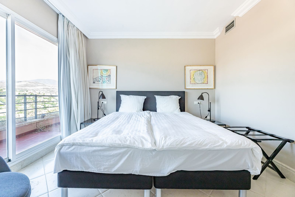 5 Bed Apartment for sale in Nueva Andalucía Costa Del Sol, Málaga, Spain