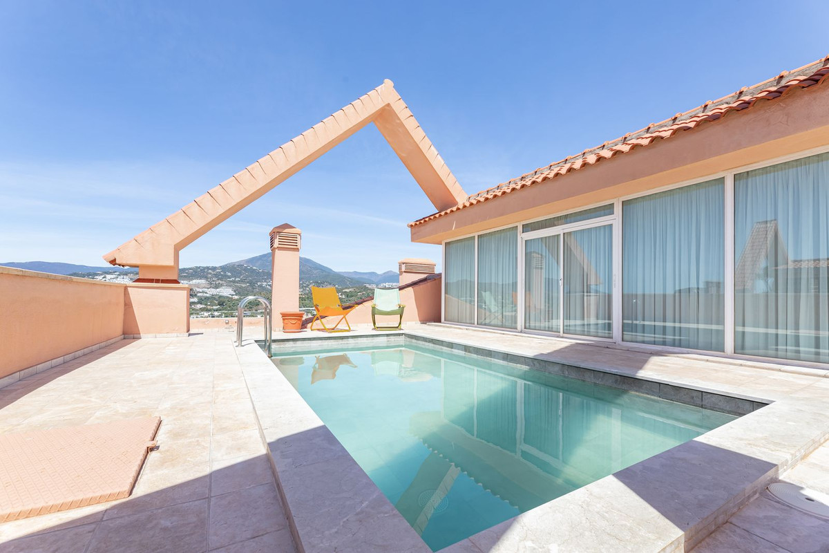 5 Bed Apartment for sale in Nueva Andalucía Costa Del Sol, Málaga, Spain