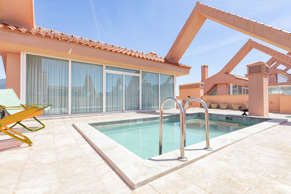 5 Bed Apartment for sale in Nueva Andalucía Costa Del Sol, Málaga, Spain
