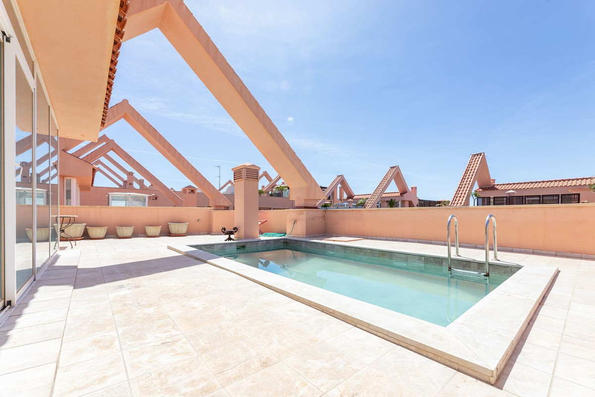 5 Bed Apartment for sale in Nueva Andalucía Costa Del Sol, Málaga, Spain