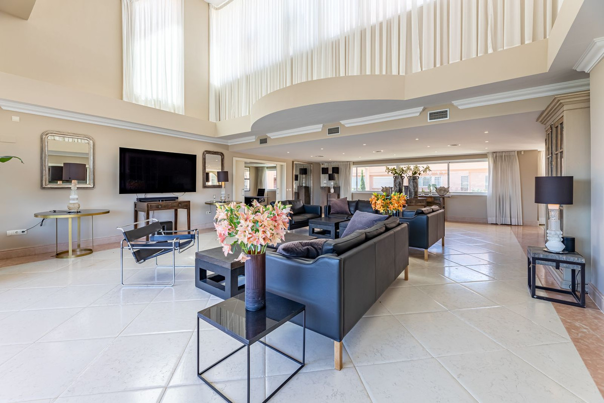 5 Bed Apartment for sale in Nueva Andalucía Costa Del Sol, Málaga, Spain