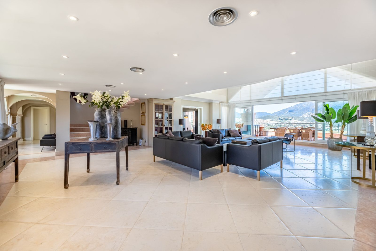 5 Bed Apartment for sale in Nueva Andalucía Costa Del Sol, Málaga, Spain