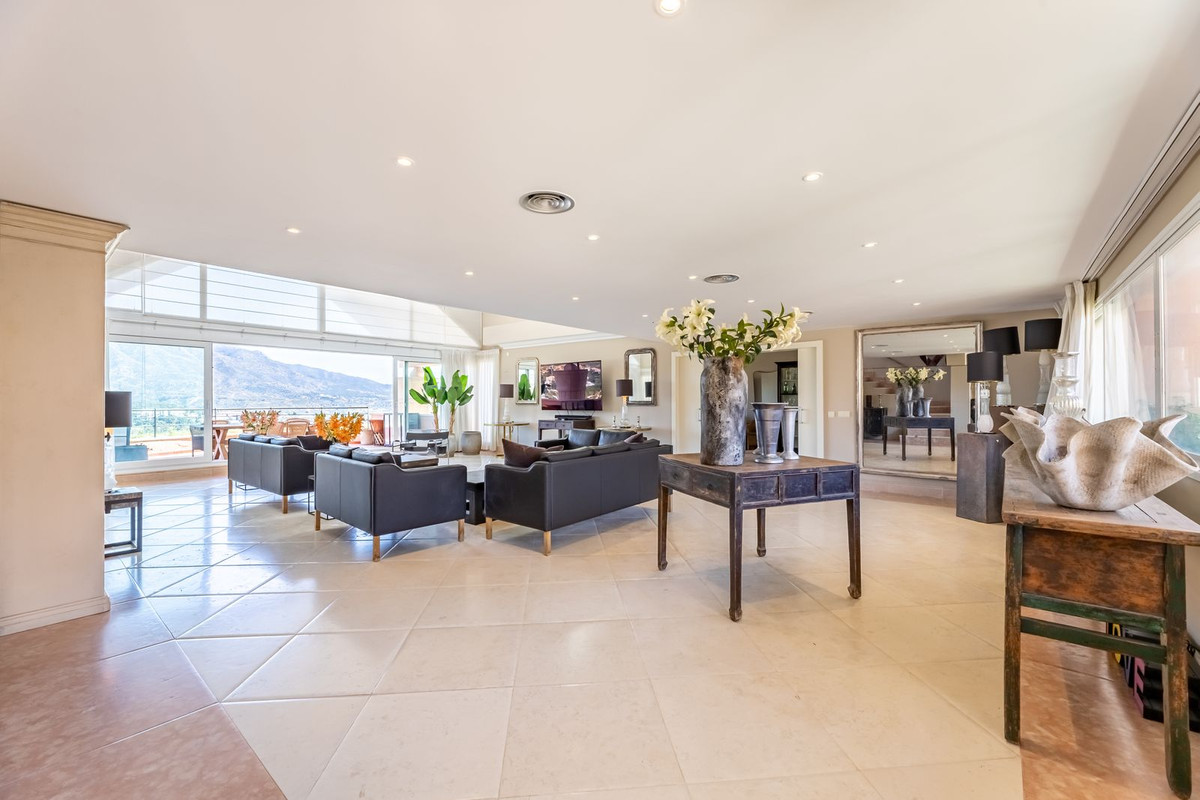 5 Bed Apartment for sale in Nueva Andalucía Costa Del Sol, Málaga, Spain