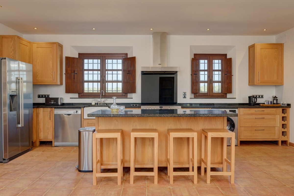 Se vende Finca - Cortijo de 5 dormitorios en Costa Del Sol, Málaga, España