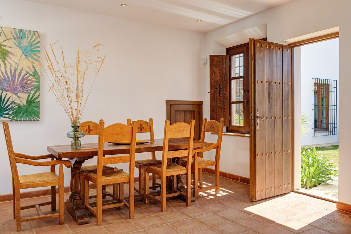 Se vende Finca - Cortijo de 5 dormitorios en Costa Del Sol, Málaga, España