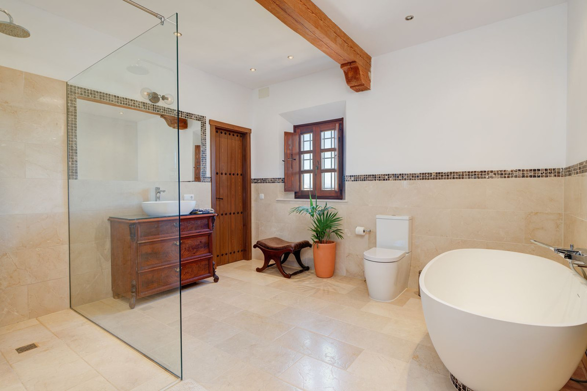 Se vende Finca - Cortijo de 5 dormitorios en Costa Del Sol, Málaga, España