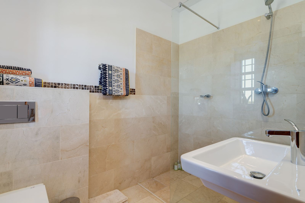 Se vende Finca - Cortijo de 5 dormitorios en Costa Del Sol, Málaga, España