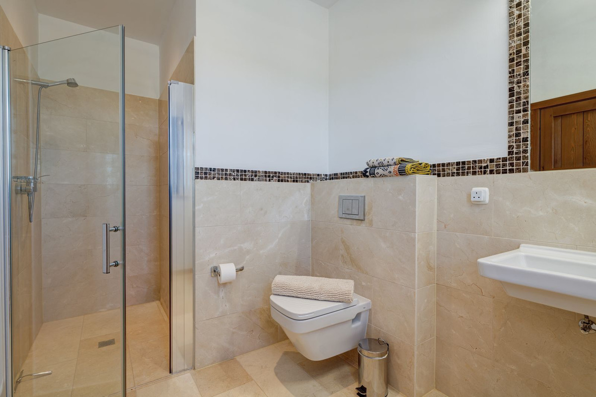 Se vende Finca - Cortijo de 5 dormitorios en Costa Del Sol, Málaga, España