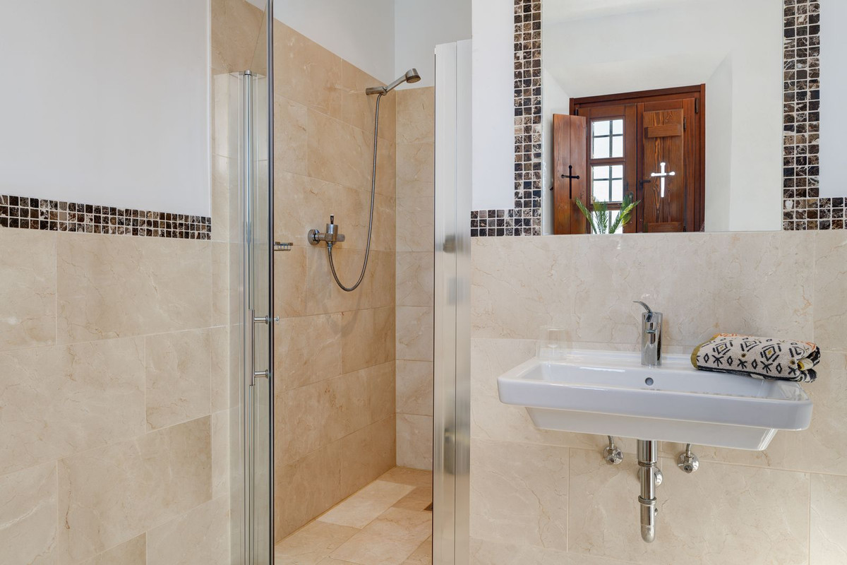 Se vende Finca - Cortijo de 5 dormitorios en Costa Del Sol, Málaga, España