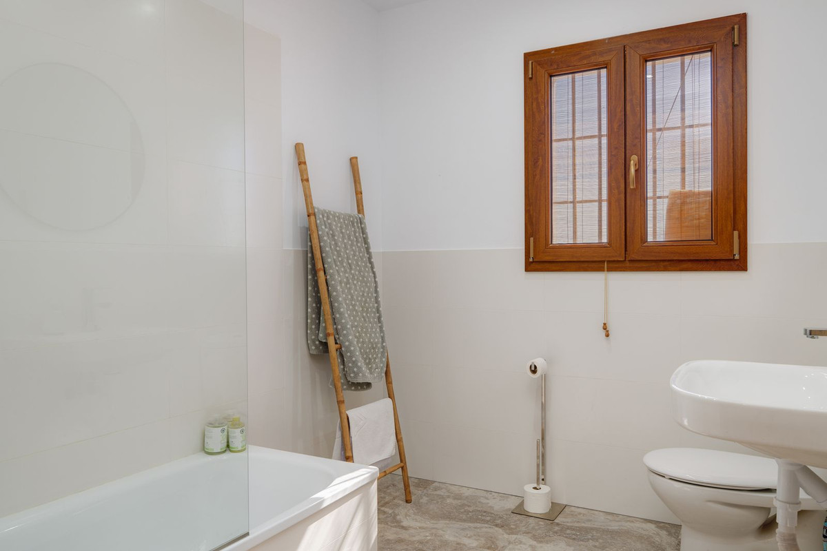 Se vende Finca - Cortijo de 5 dormitorios en Costa Del Sol, Málaga, España