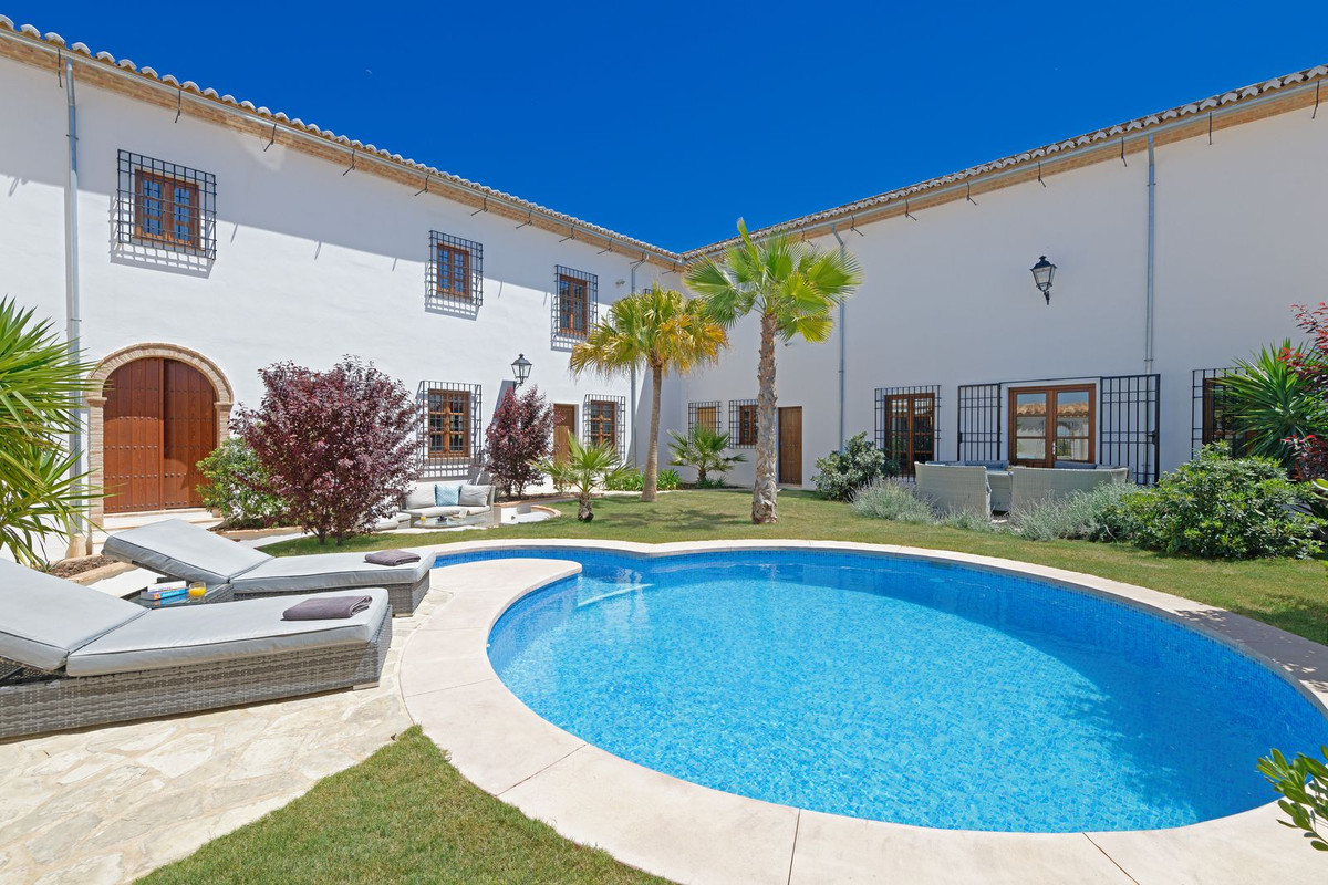 Se vende Finca - Cortijo de 5 dormitorios en Costa Del Sol, Málaga, España