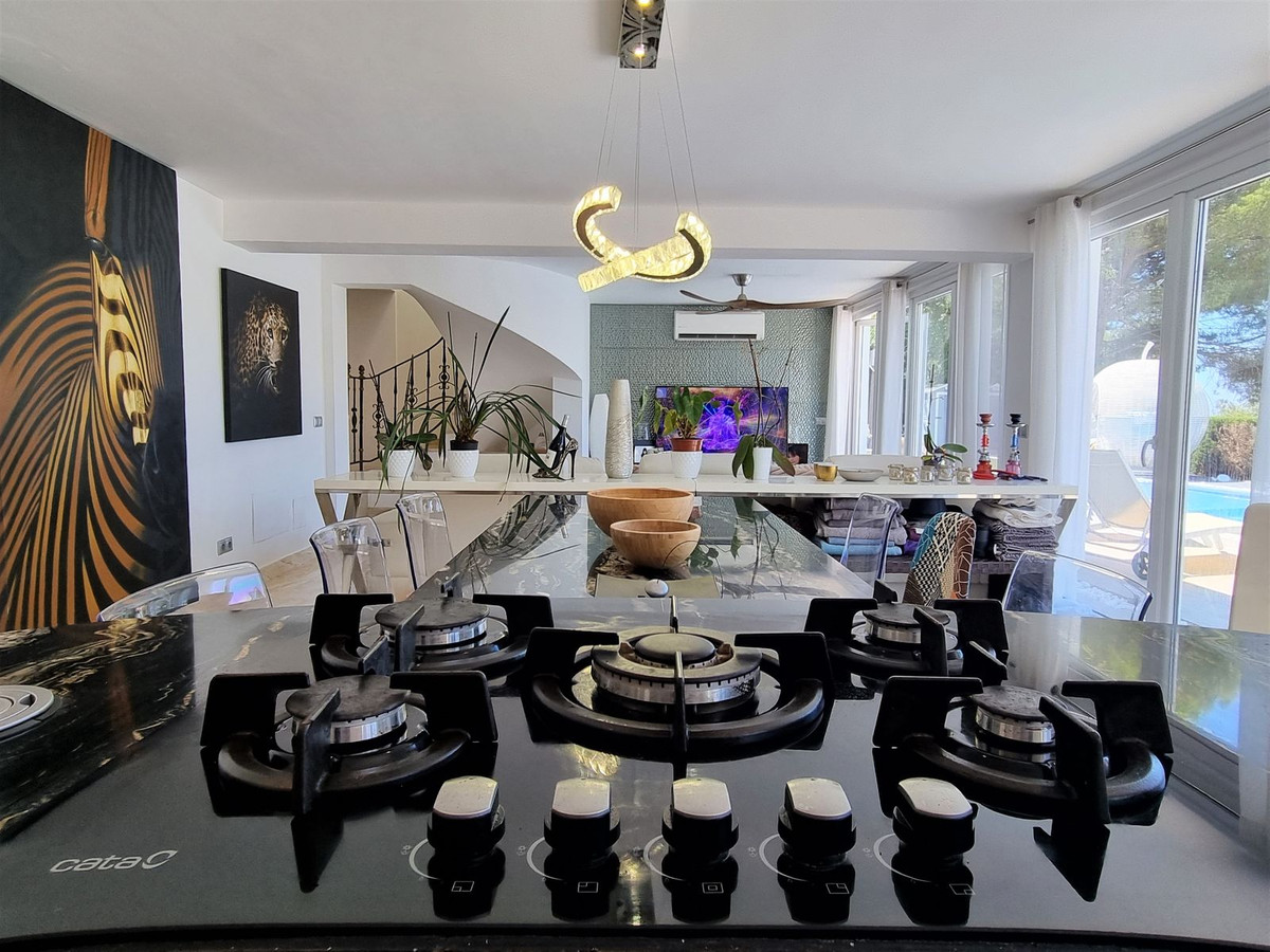5 Bed Townhouse for sale in Elviria Costa Del Sol, Málaga, Spain