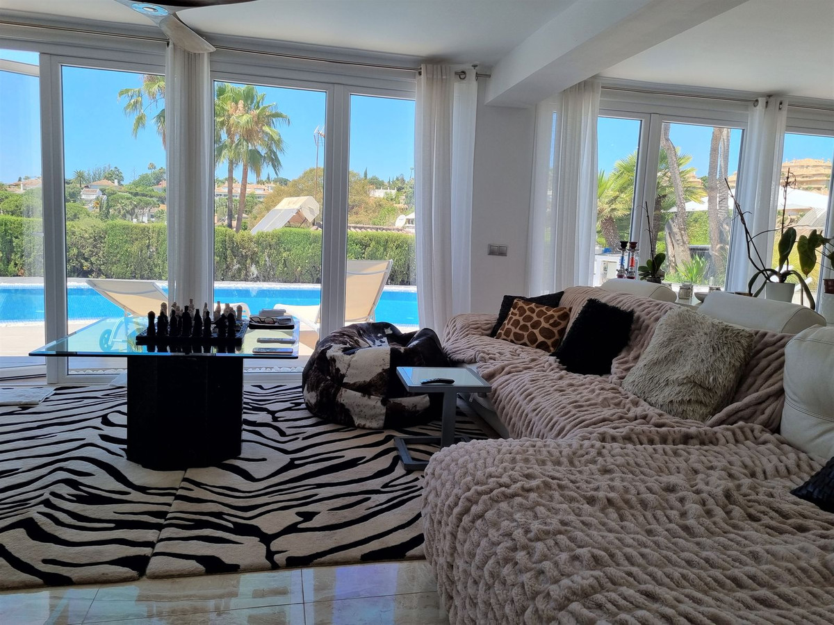 5 Bed Townhouse for sale in Elviria Costa Del Sol, Málaga, Spain