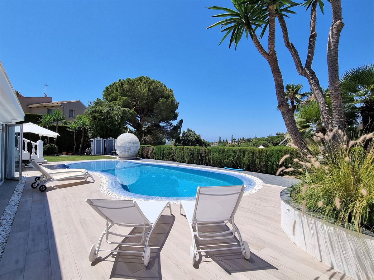 5 Bed Townhouse for sale in Elviria Costa Del Sol, Málaga, Spain