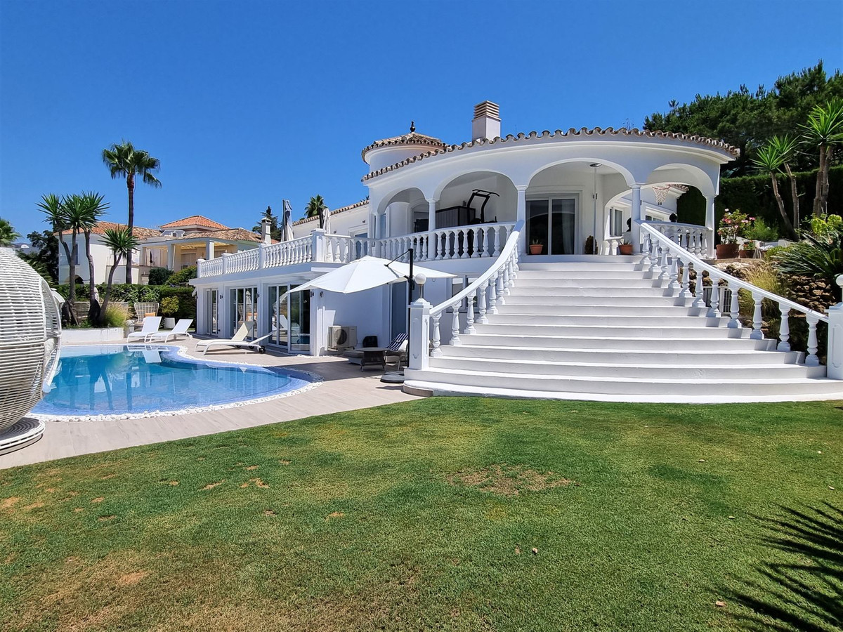 5 Bed Townhouse for sale in Elviria Costa Del Sol, Málaga, Spain