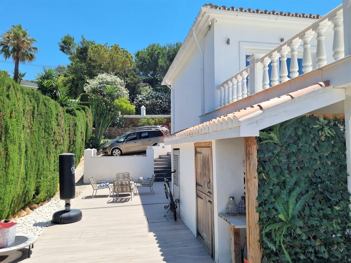 5 Bed Townhouse for sale in Elviria Costa Del Sol, Málaga, Spain