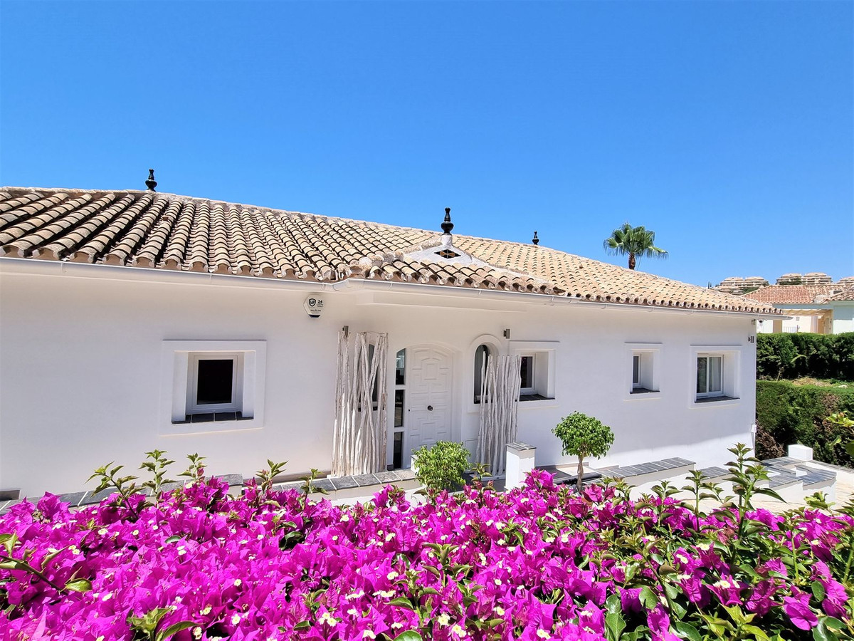 5 Bed Townhouse for sale in Elviria Costa Del Sol, Málaga, Spain