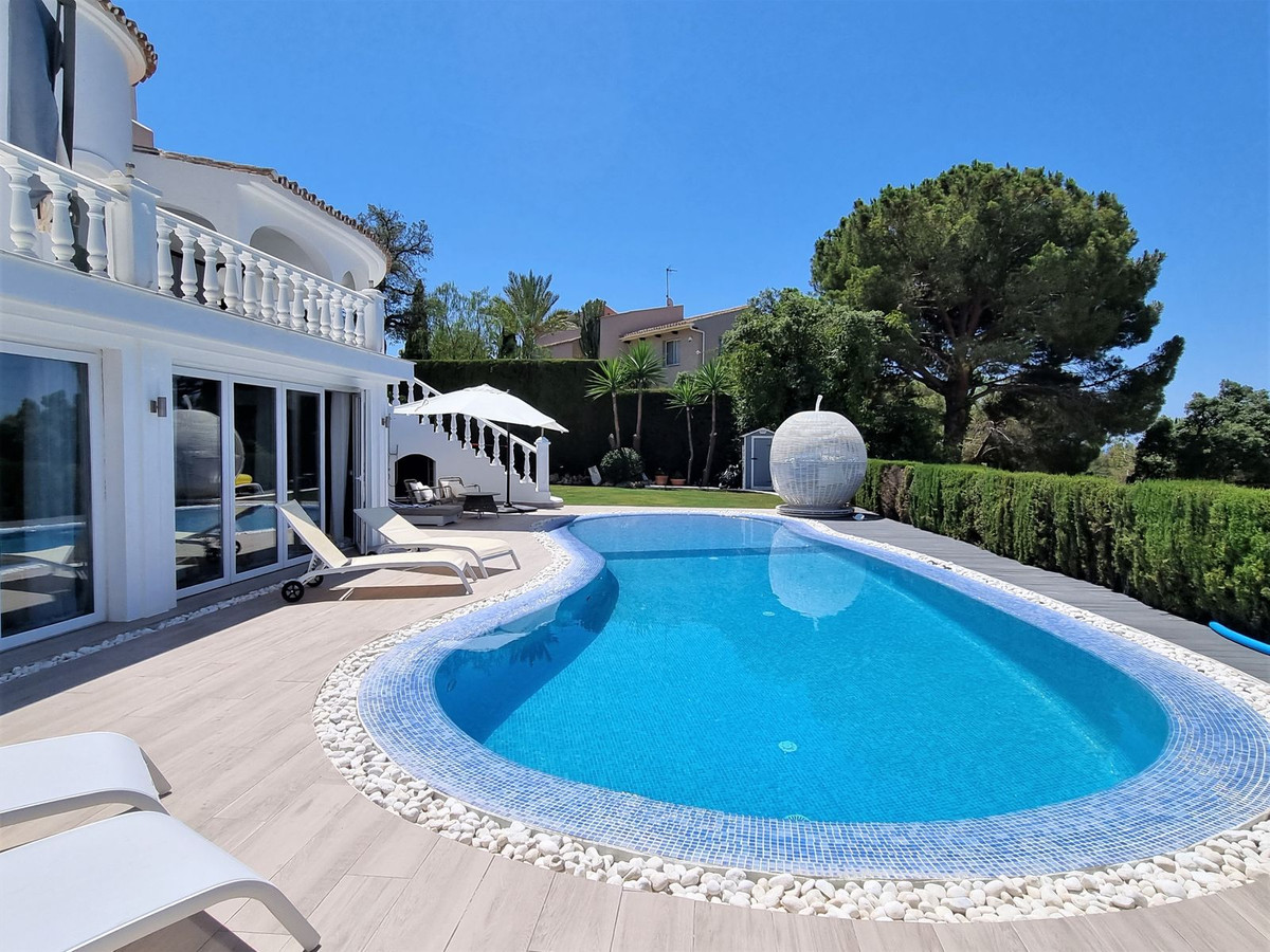 5 Bed Townhouse for sale in Elviria Costa Del Sol, Málaga, Spain