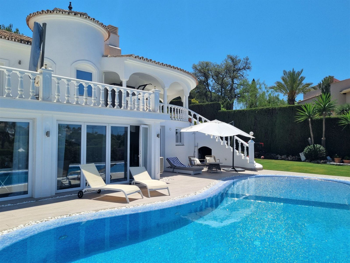 5 Bed Townhouse for sale in Elviria Costa Del Sol, Málaga, Spain