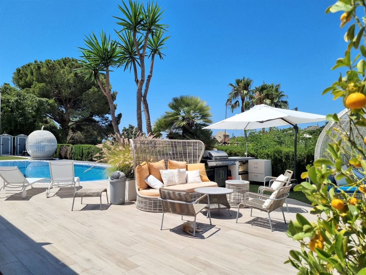 5 Bed Townhouse for sale in Elviria Costa Del Sol, Málaga, Spain
